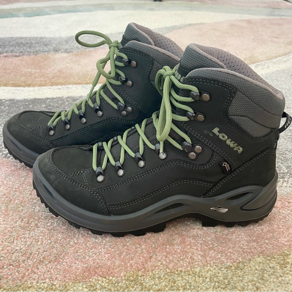 Lowa Renegade GTX Mid Hiking Boots Women’s